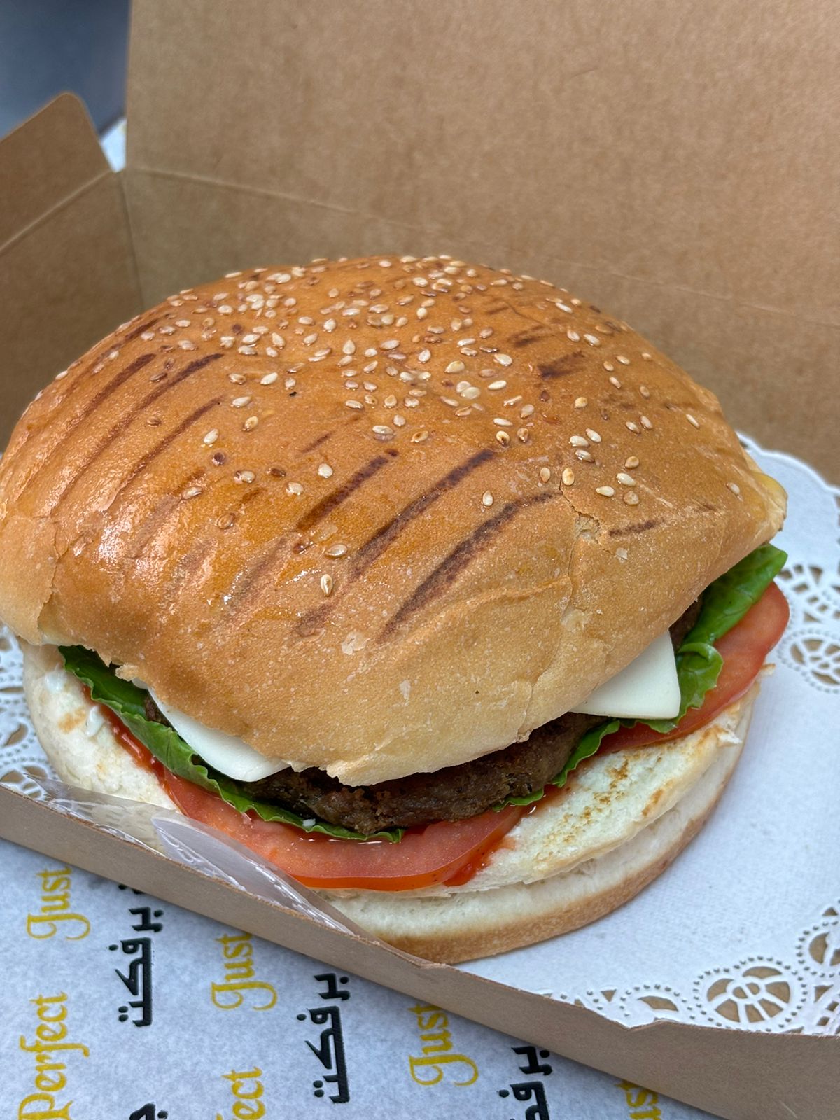 BEEF BURGER WITH CHEESE + WATER